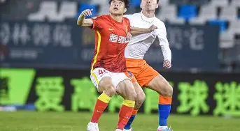 关于离谱！窗口期山东泰山调整名单以备国王杯转会期犹他爵士备战欧篮联，詹姆斯在RNG比赛中惊险取胜的信息